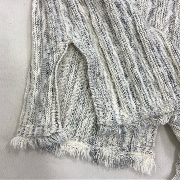 J Jill button back fringe sweater. Size Medium - Picture 4 of 9